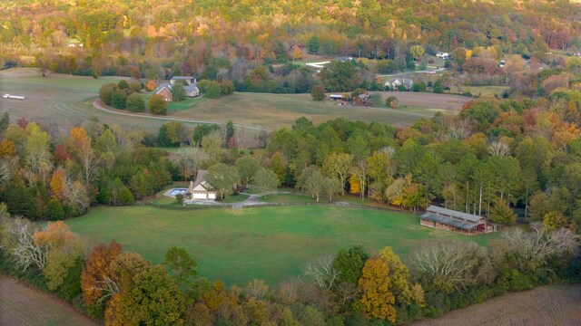 birds eye view of property featuring a rural view