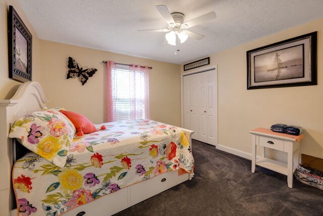 carpeted bedroom featuring a textured ceiling, a closet, and ceiling fan