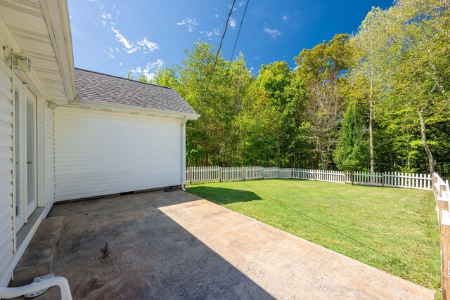 view of yard featuring a patio