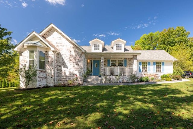 view of front facade featuring a porch and a front yard