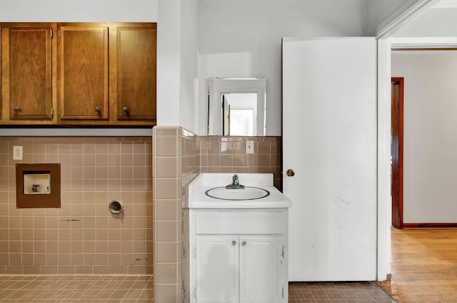 2408 Peerless Rd NW, Cleveland, TN 37311 - bathroom featuring vanity, tile walls, and wood finished floors