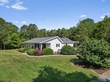 view of front of house with a front lawn