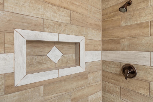 details with a tile shower