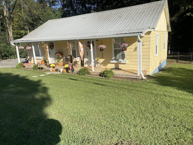 view of front facade with a porch and a front yard