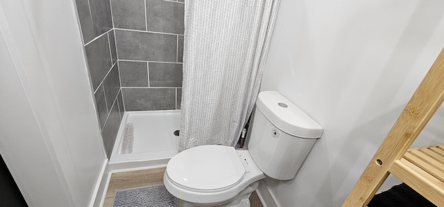 bathroom with curtained shower and toilet