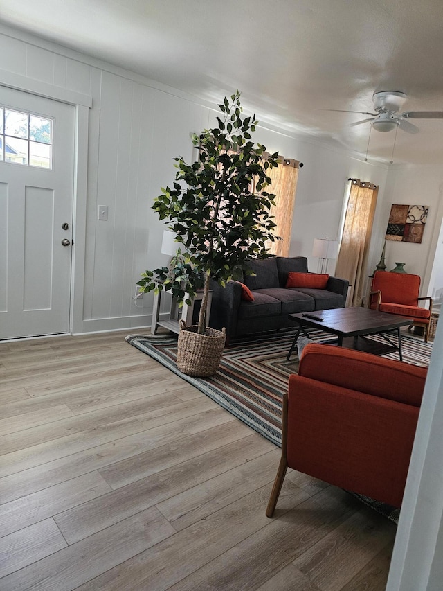 living room featuring light hardwood / wood-style floors and ceiling fan