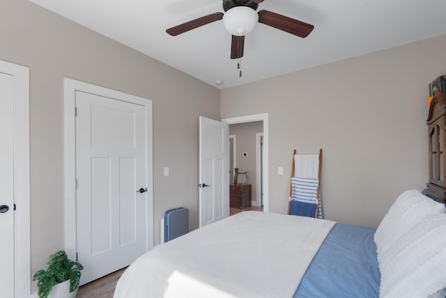 bedroom with ceiling fan