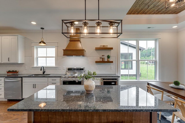 111 Arthur Ln NW, Cleveland, TN 37312 - kitchen featuring stainless steel appliances, custom exhaust hood, crown molding, a sink, and white cabinets
