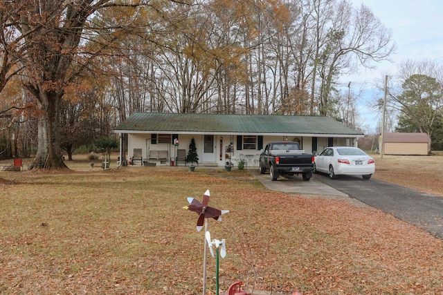 single story home featuring covered porch and a front lawn