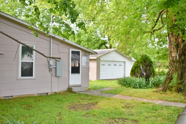 174 E Jackson Ave, Spring City, TN 37381 - view of green lawn with a garage