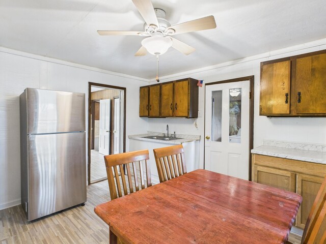 174 E Jackson Ave, Spring City, TN 37381 - kitchen featuring freestanding refrigerator, a sink, ceiling fan, light wood-style floors, and light countertops