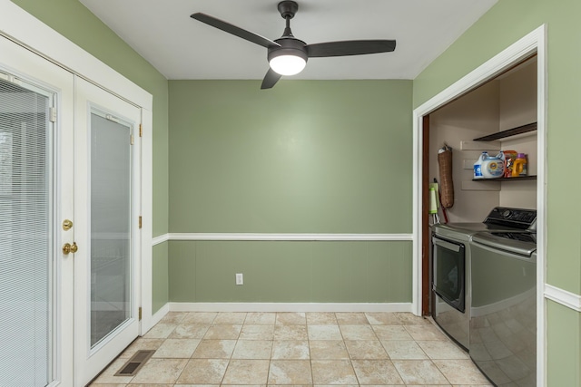 laundry room featuring ceiling fan and independent washer and dryer