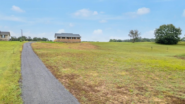 view of yard featuring a rural view