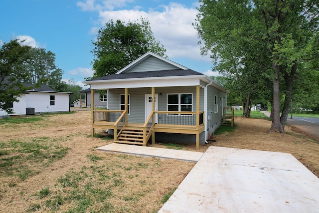 523 13th St SE, Cleveland, TN 37311 - view of front of house with a porch and a shingled roof