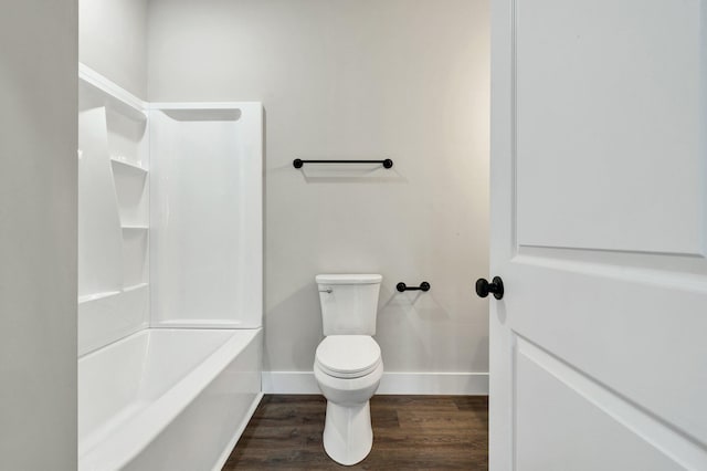 523 13th St SE, Cleveland, TN 37311 - full bathroom featuring wood finished floors, baseboards, and toilet