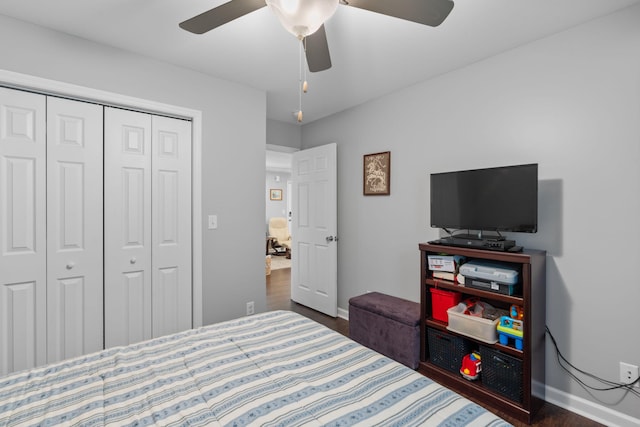 bedroom with a ceiling fan, baseboards, a closet, and dark wood-style flooring