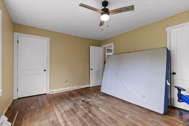 608 Parkview Dr, Chattanooga, TN 37411 - unfurnished bedroom featuring wood finished floors, baseboards, and a ceiling fan