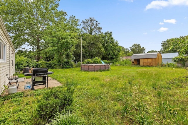 608 Parkview Dr, Chattanooga, TN 37411 - view of yard with an outdoor pool