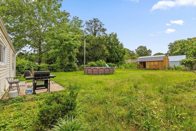 608 Parkview Dr, Chattanooga, TN 37411 - view of yard featuring an outdoor pool