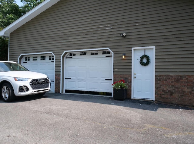 3611 Sourwood Trl NW, Cleveland, TN 37312 - garage featuring driveway