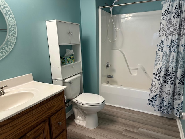 740 Grassy Branch Rd, Dayton, TN 37321 - full bath featuring shower / tub combo with curtain, vanity, and wood finished floors