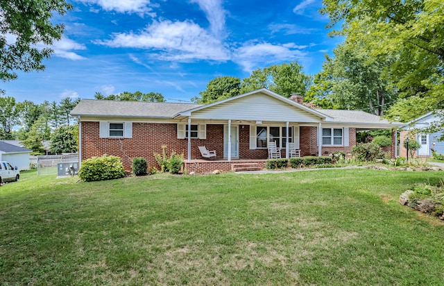 ranch-style home featuring a front lawn and a porch