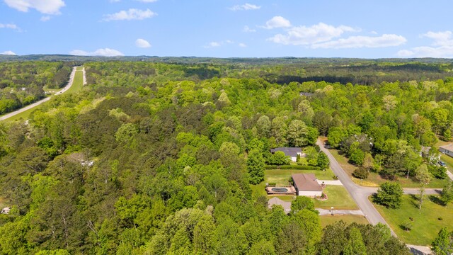 birds eye view of property featuring a forest view