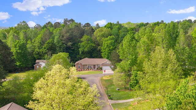 bird's eye view featuring a wooded view