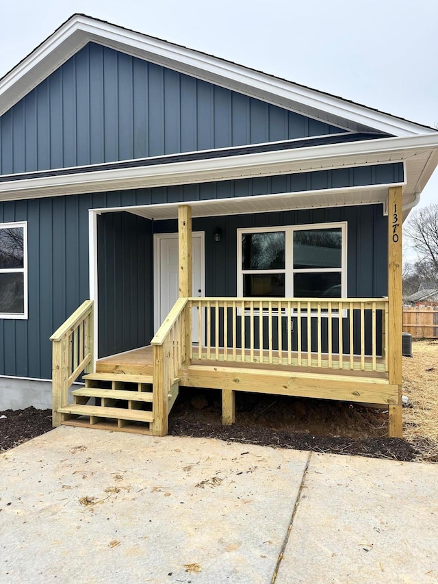 view of front of house with covered porch