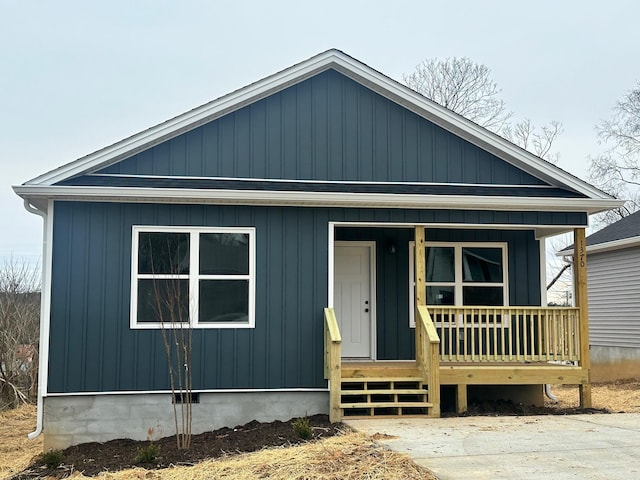 view of front of home featuring a porch