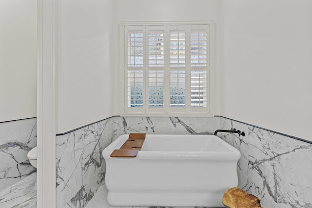 944 Ironwood Ln, Loudon, TN 37774 - bathroom featuring a wealth of natural light, tile walls, and a tub