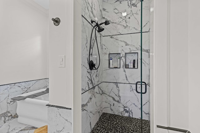944 Ironwood Ln, Loudon, TN 37774 - bathroom featuring a shower with door, ornamental molding, and tile walls