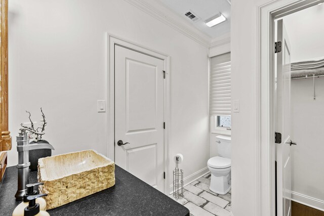 944 Ironwood Ln, Loudon, TN 37774 - bathroom with toilet, ornamental molding, and sink