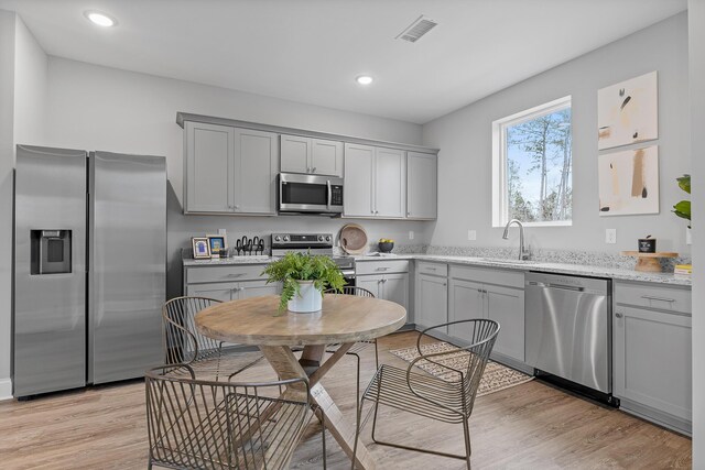 1942 Addi Ln, Chattanooga, TN 37421 - kitchen with stainless steel appliances, gray cabinets, a sink, light wood-type flooring, and recessed lighting
