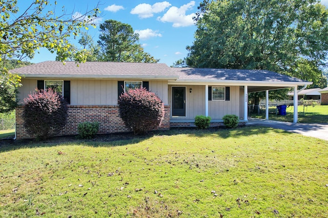 ranch-style house featuring a front lawn and a carport