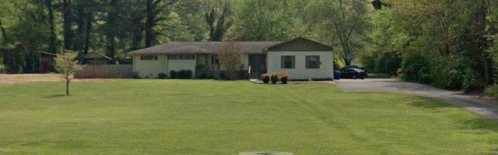 view of front facade with a front lawn