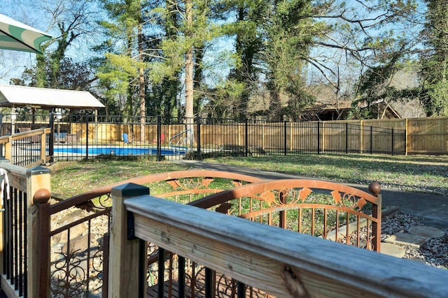 view of yard with a fenced in pool