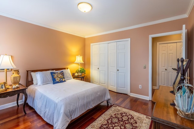 bedroom with baseboards, wood finished floors, a closet, and ornamental molding