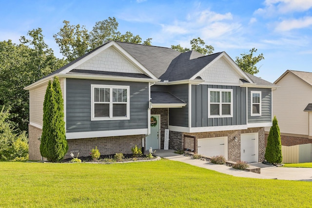 view of front facade featuring a garage and a front lawn