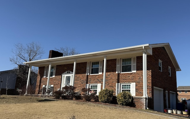 view of front facade with a garage