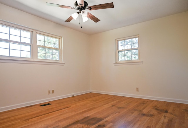 empty room featuring light hardwood / wood-style floors and ceiling fan