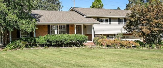 split level home featuring a front yard