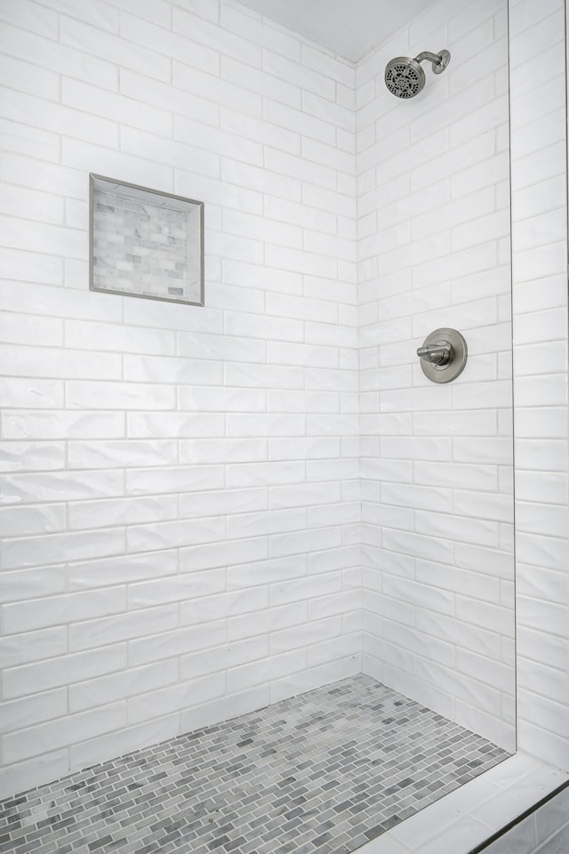 bathroom featuring tiled shower