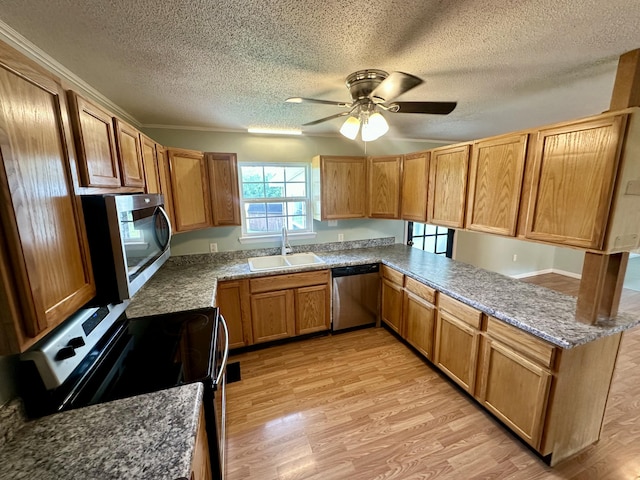 175 Sunset Estates Ln, Dayton, TN 37321 - kitchen featuring appliances with stainless steel finishes, a sink, a textured ceiling, light wood-type flooring, and ceiling fan