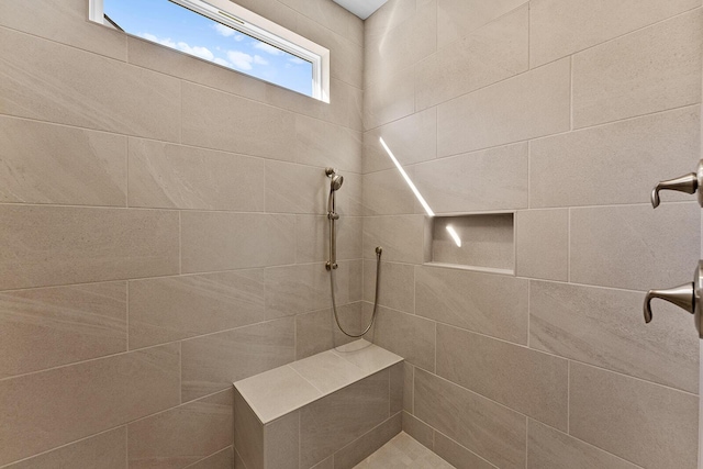 bathroom featuring a tile shower
