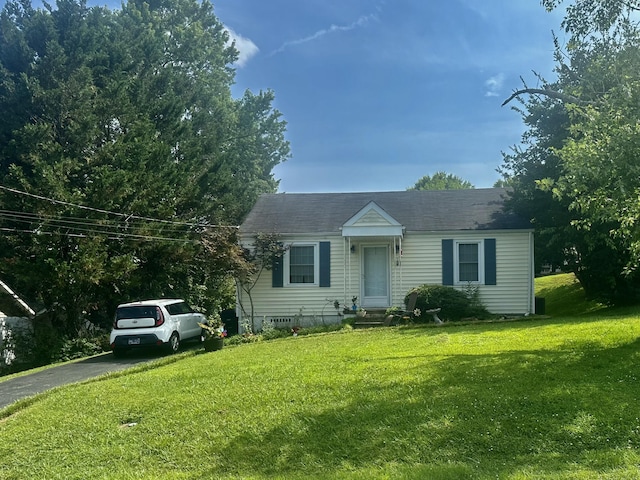 9 Edwards Ter, Chattanooga, TN 37412 - view of front of home featuring a front yard and driveway
