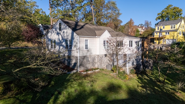 view of side of property featuring a yard