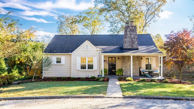 view of front of house with a porch and a front yard