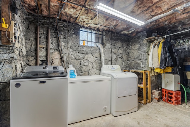 laundry room featuring washer and clothes dryer