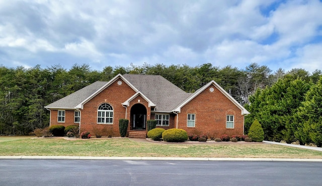 view of front facade with a front yard